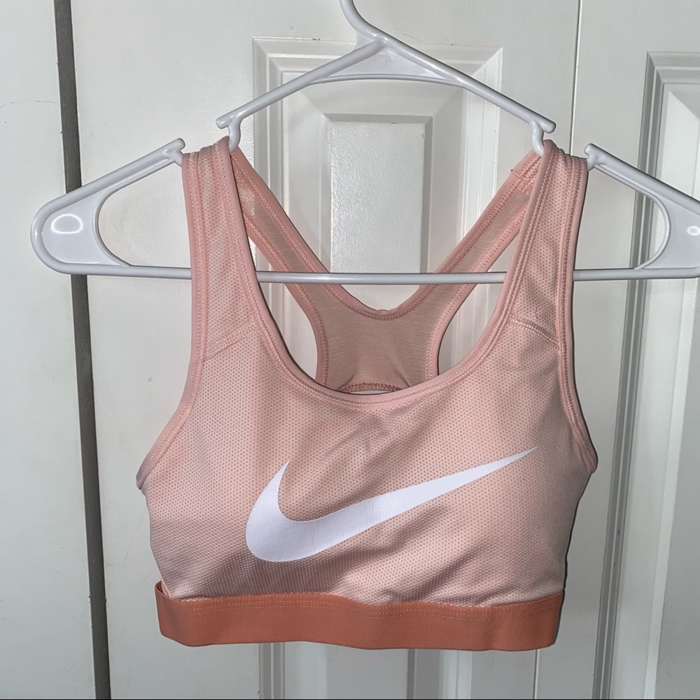 NIKE Dri Fit sports bra size S never worn!! Cute pink color brand new